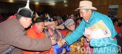 Г.Содном Алтангадас одонгоор энгэрээ мялаалаа