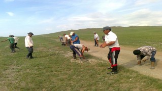 10 жилтэйгээ золгоод буй 