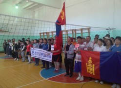 10 жилтэйгээ золгоод буй 