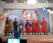 10 жилтэйгээ золгоод буй 