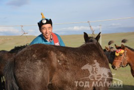 Аймгийн Алдарт уяач Ц.Үнэнбаяр: Манай залуу уяачид нэгдээд 