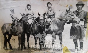 МУ-ын Алдарт уяач Д.Сүрэнжав: Морь ид хурдан байгаа үедээ нэг жилийн наадмаас долоон айраг ч авч л байлаа