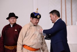 МУ-ын Алдарт уяач Наранцэцэгийн Амгалан