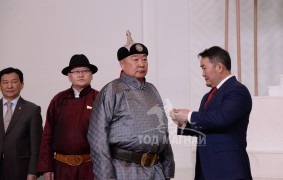 МУ-ын Алдарт уяач Түвдэннямын Ганзориг